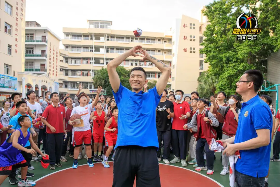 如何在篮球冬令营中加强体能训练？_0